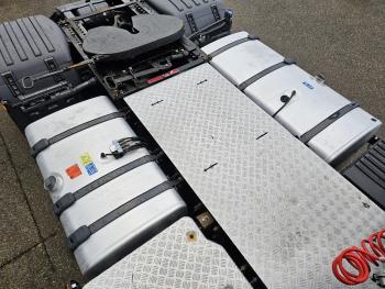 R520 V8 4x2 / RETARDER / 2 TANKS